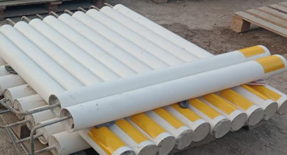 Fabricación de postes delineadores PVC con lámina reflectiva